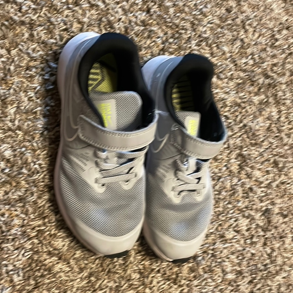 NIKE STAR RUNNER GIRLS SIZE 1